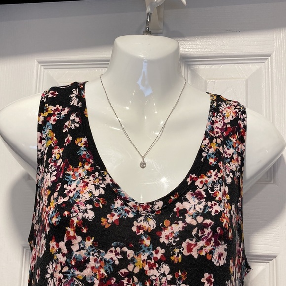 Maurices 24/7 - Sleeveless Black Floral V-Neck Curved Split Hem Tank Top - Sz S. - Picture 6 of 11